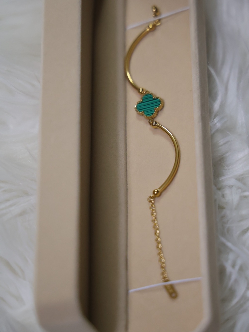 Gold Bracelet with Green Clover Motif - Picture 1 of 3